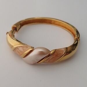Rare Find Vintage Napier Bracelet Goldplated Pearlized Peach Enamel Hinge Bangle